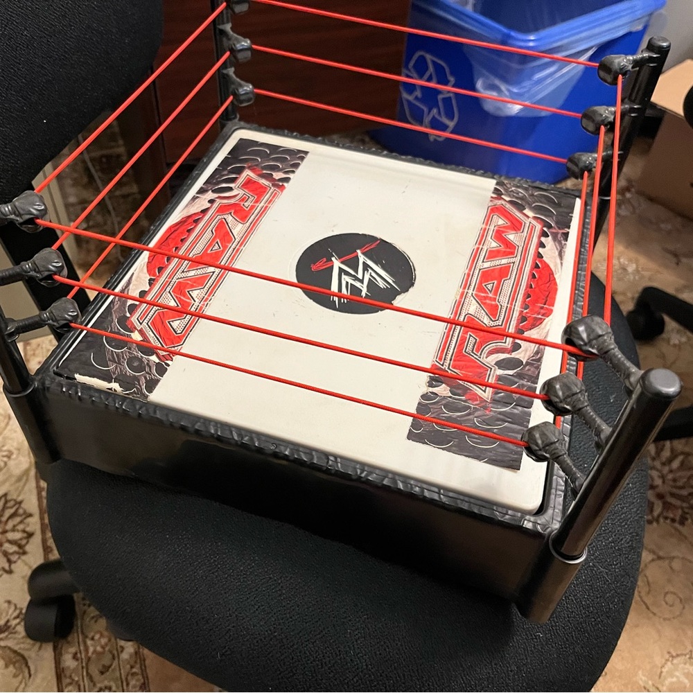 WWE 2010 Mattel spring loaded wrestling mat ring